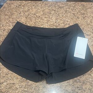 NWT lululemon athletica Black Speed Up MR Lined Shorts 4” 10 Tall